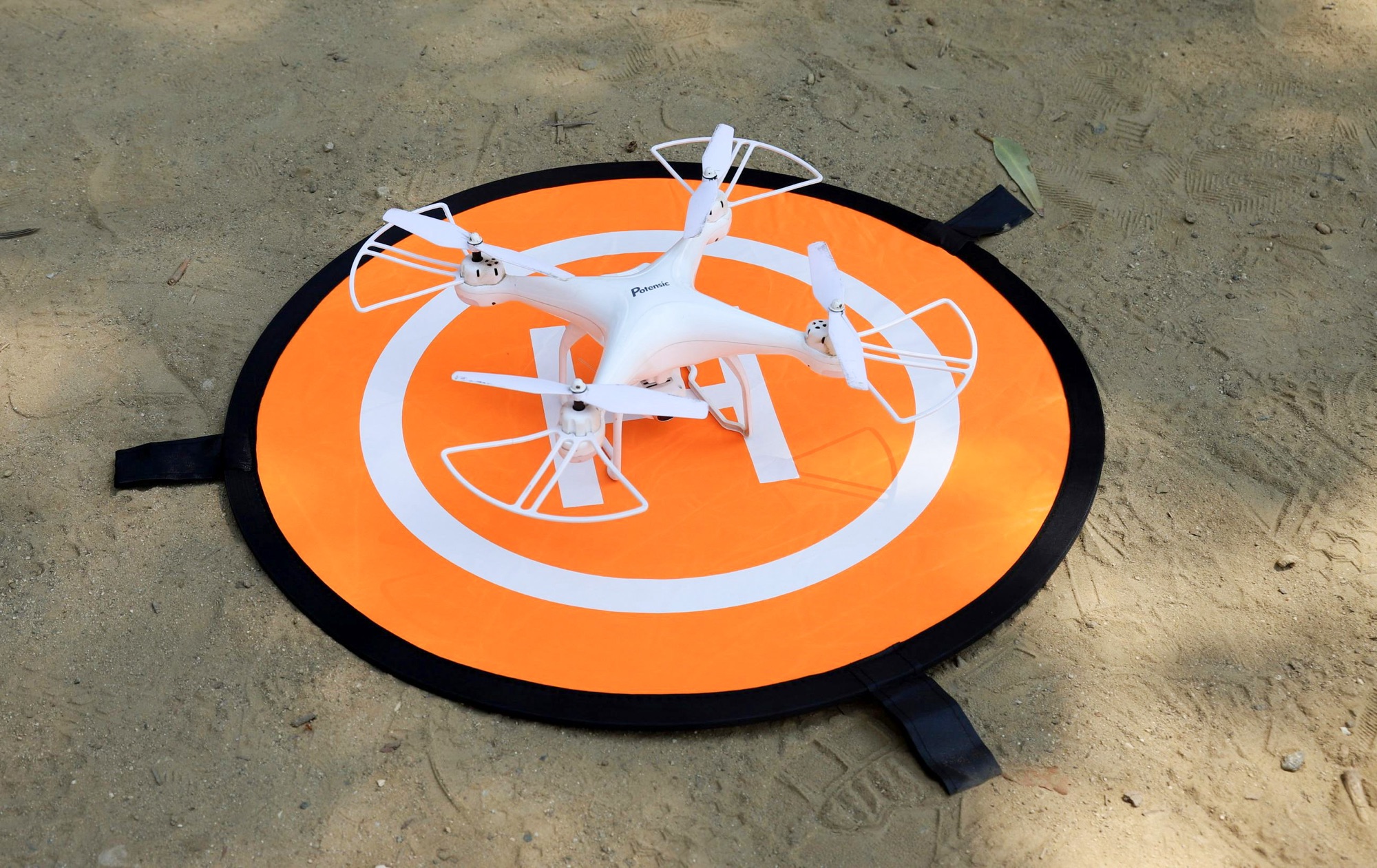 Drone landing mat